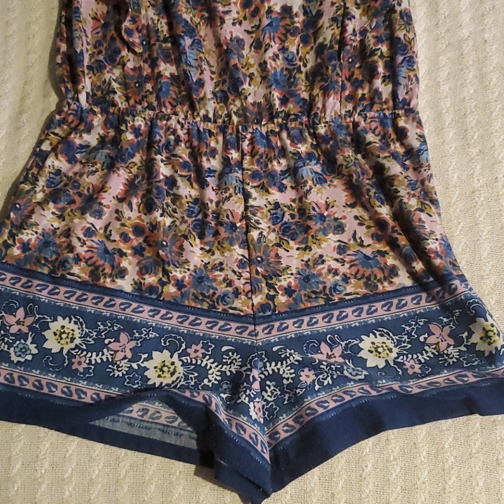 Flowered romper - Picture 2 of 4